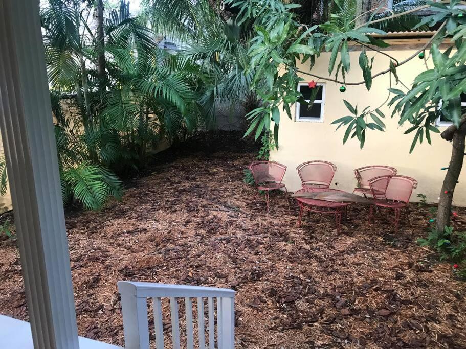 Key West Style Historic Home In Coconut Grove Florida The Yellow House Miami Extérieur photo