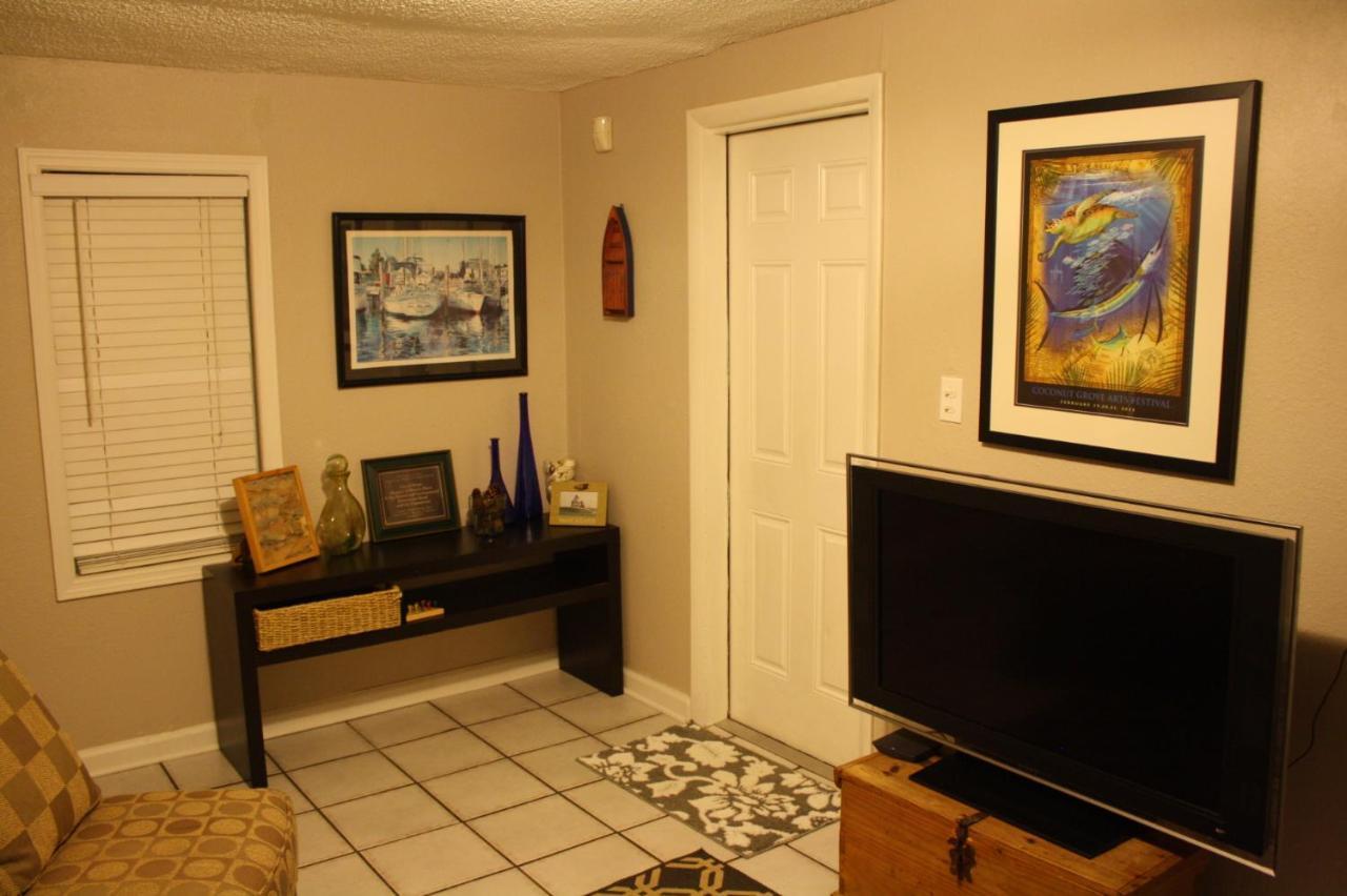 Key West Style Historic Home In Coconut Grove Florida The Yellow House Miami Extérieur photo