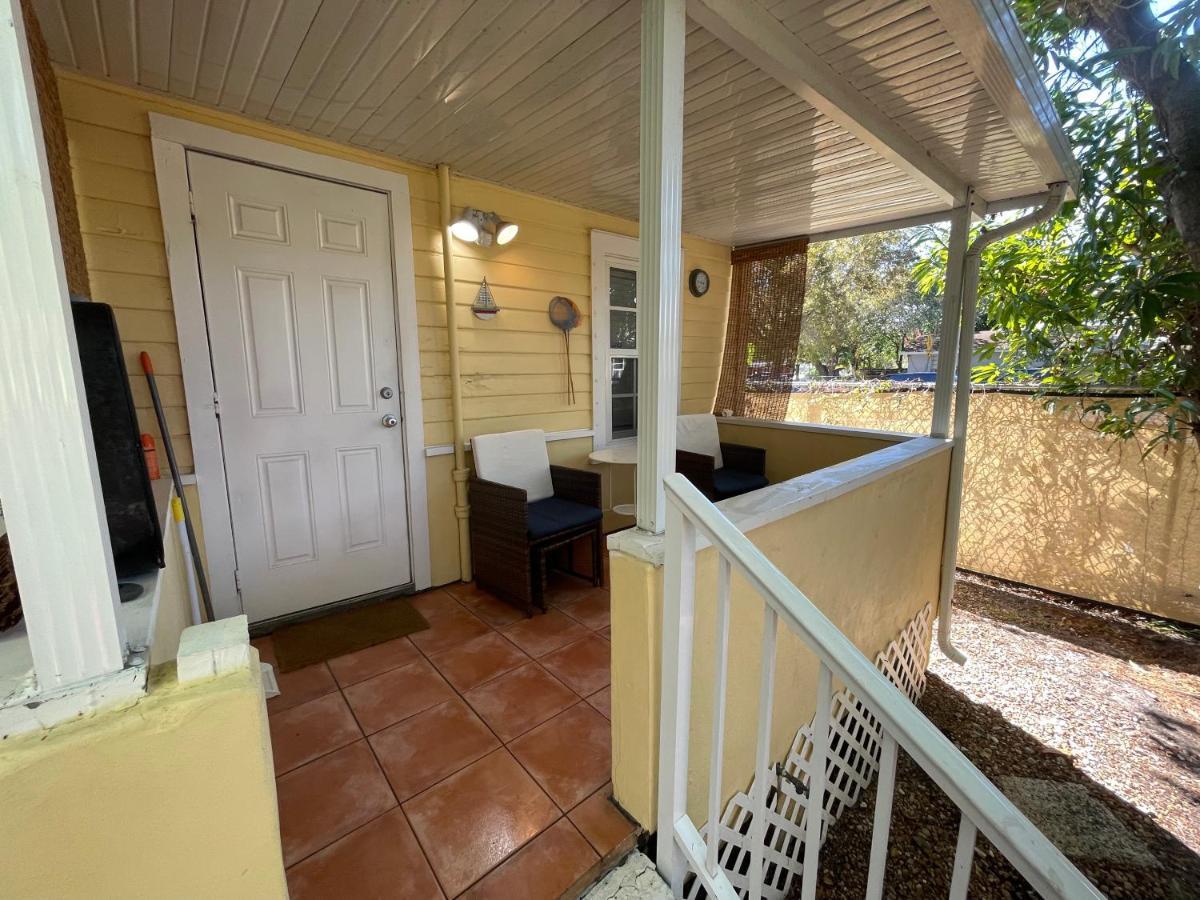 Key West Style Historic Home In Coconut Grove Florida The Yellow House Miami Extérieur photo